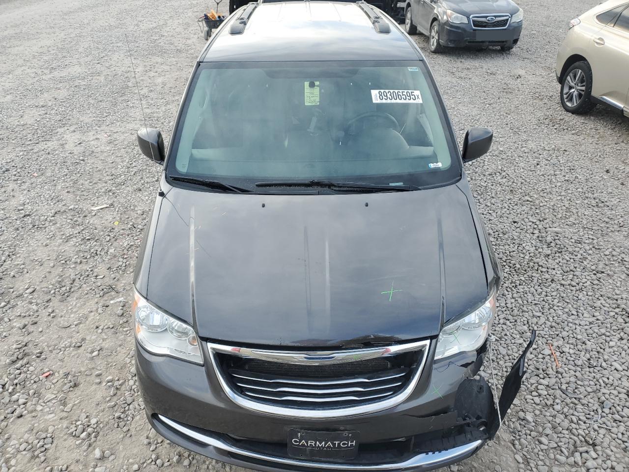 2016 Chrysler Town & Country - Image 5