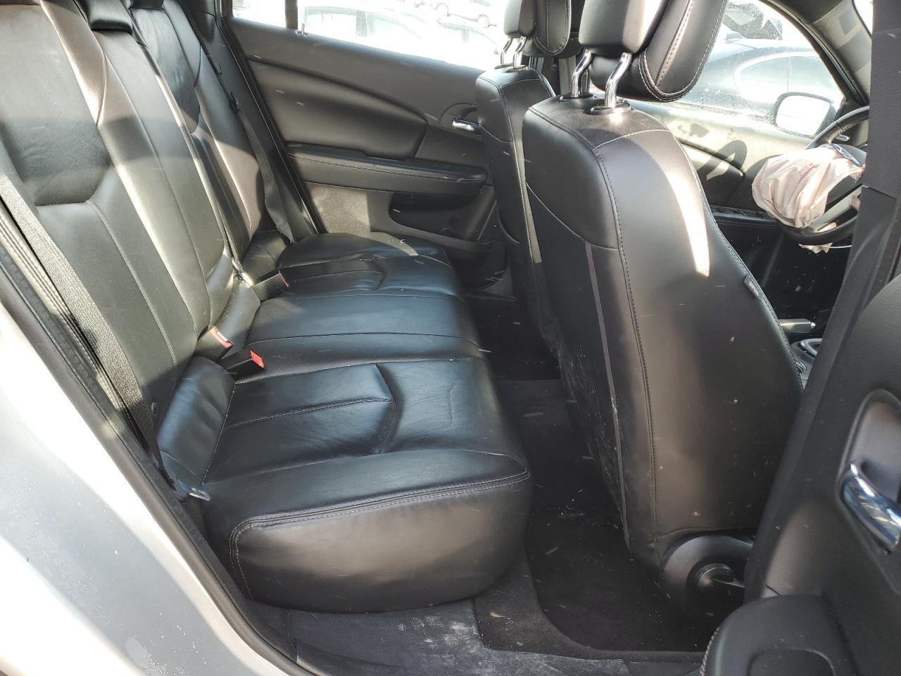 2011 Chrysler 200 - Image 10