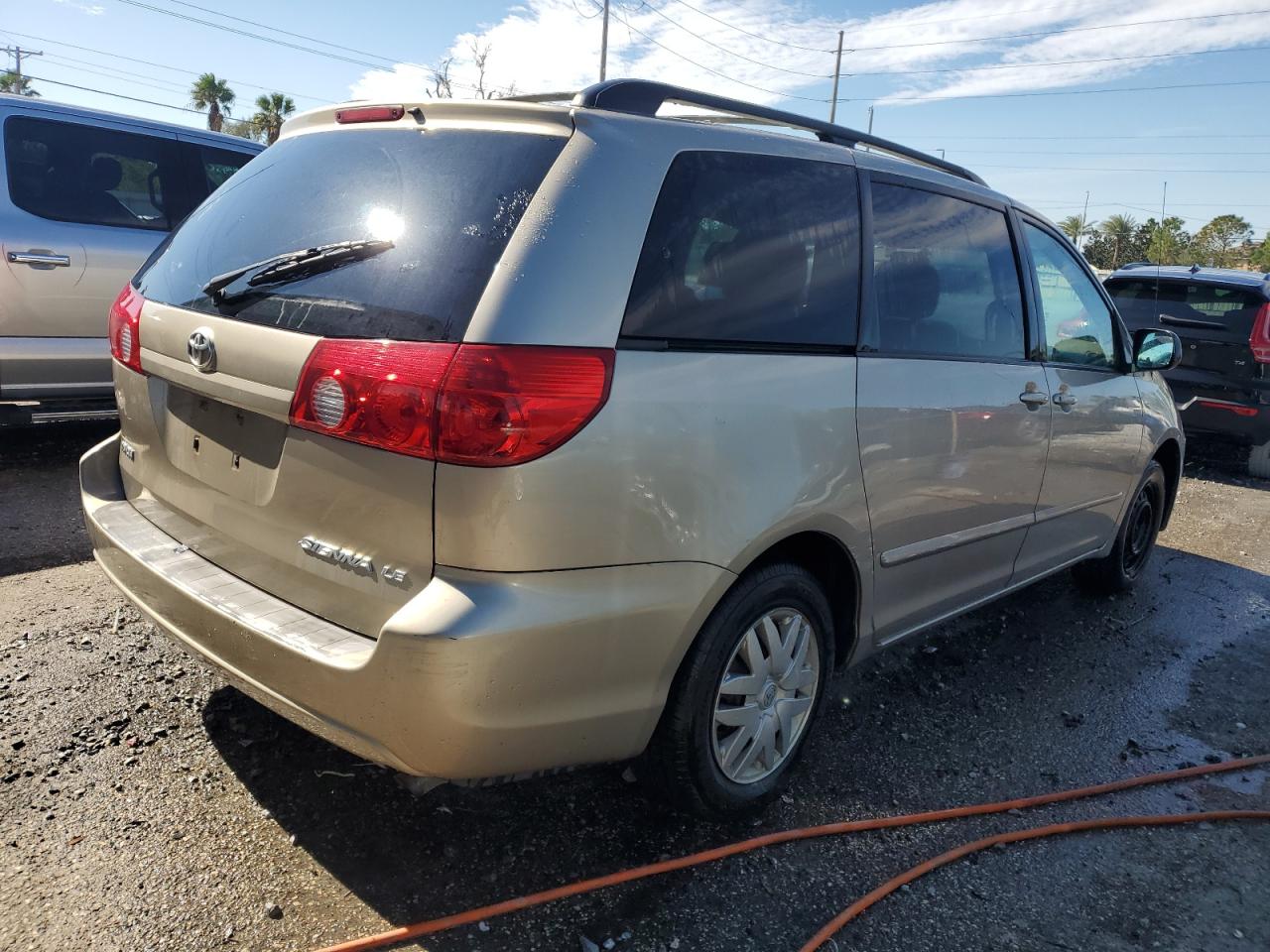 2006 Toyota Sienna - Image 3