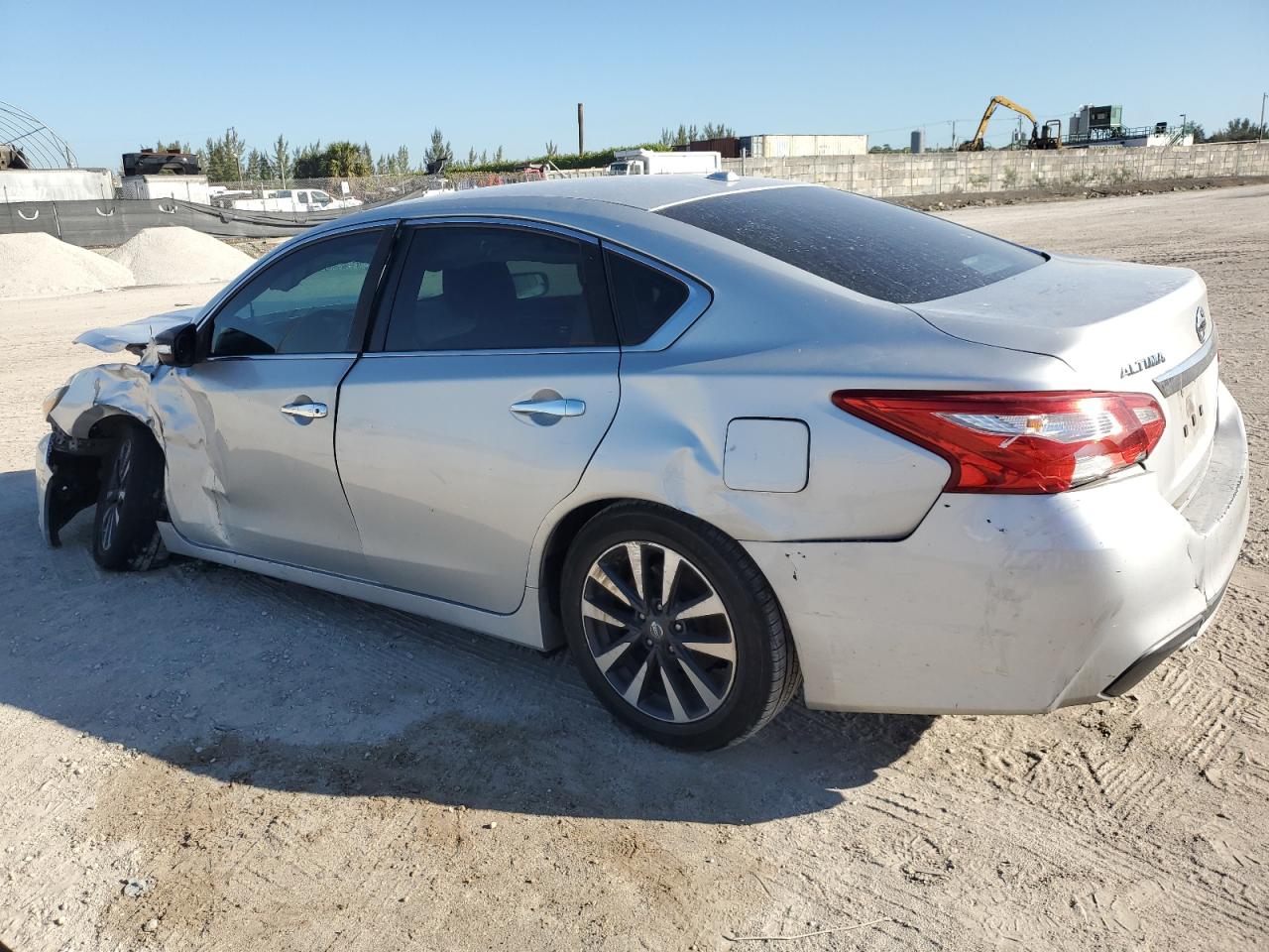 2017 Nissan Altima - Image 2