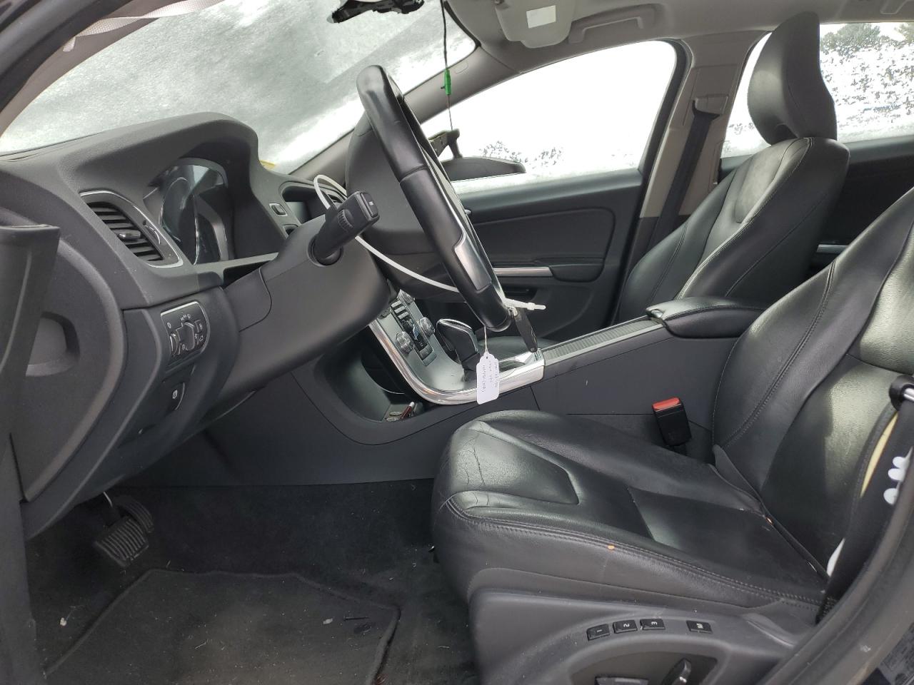 2017 Volvo V60 - Image 7