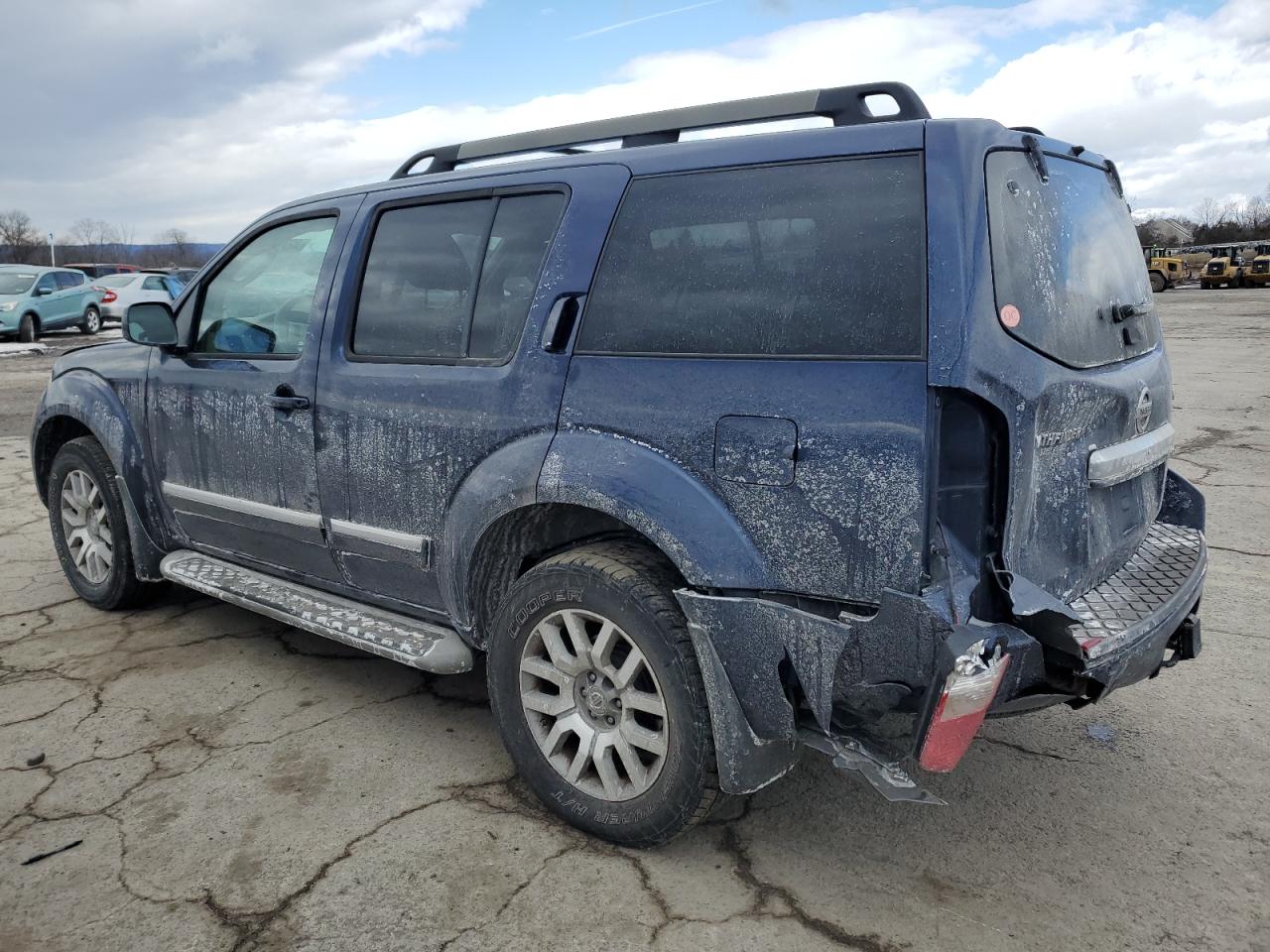 2011 Nissan Pathfinder - Image 2