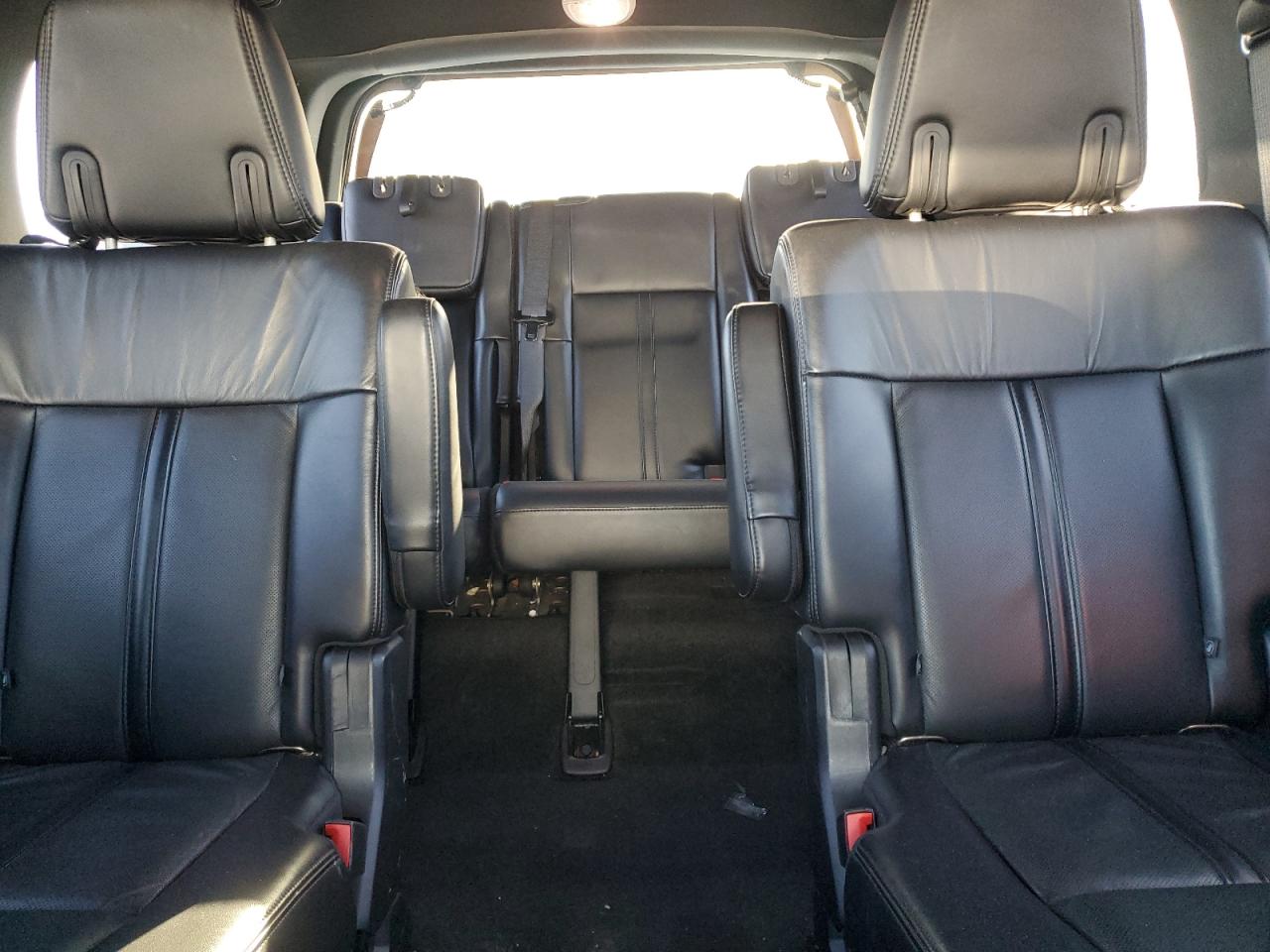 2017 Lincoln Navigator - Image 10