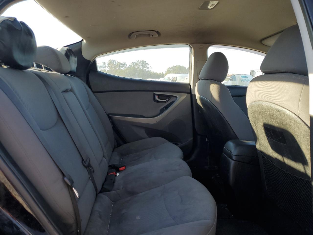 2015 Hyundai Elantra - Image 10