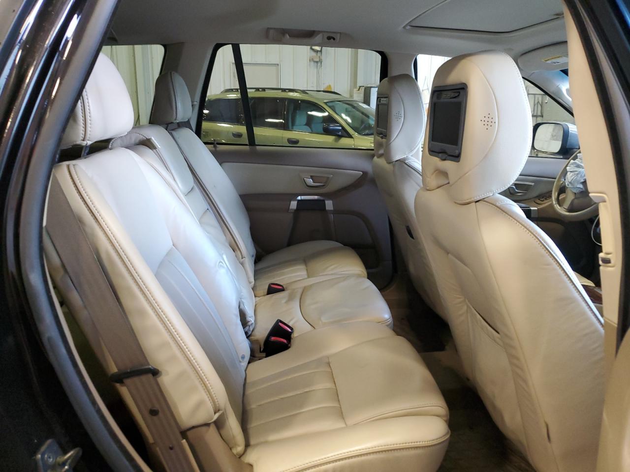 2011 Volvo XC90 - Image 11