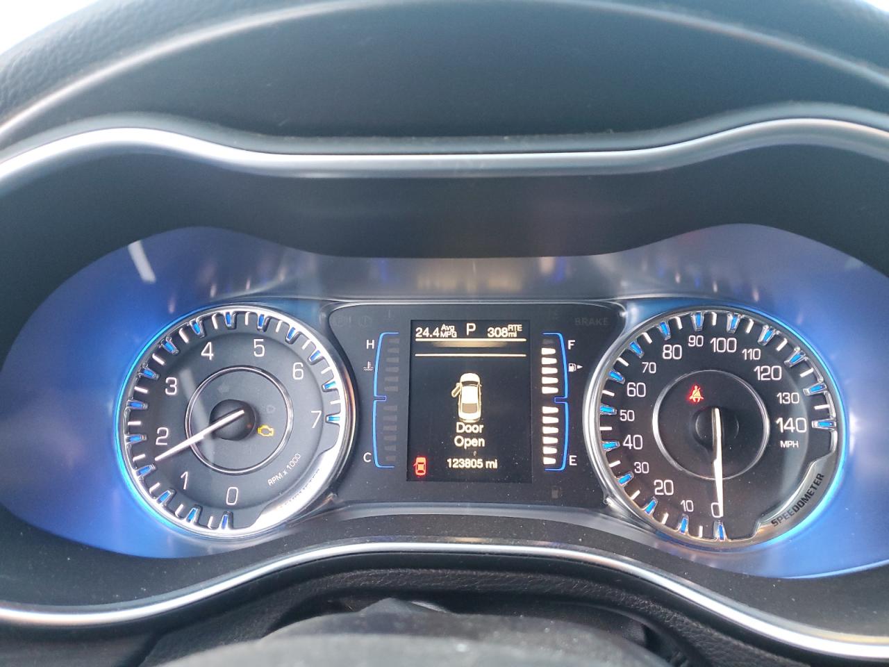 2017 Chrysler 200 - Image 9