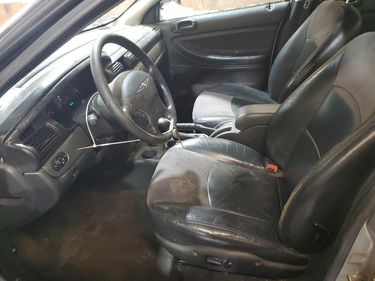 2004 Chrysler Sebring - Image 7