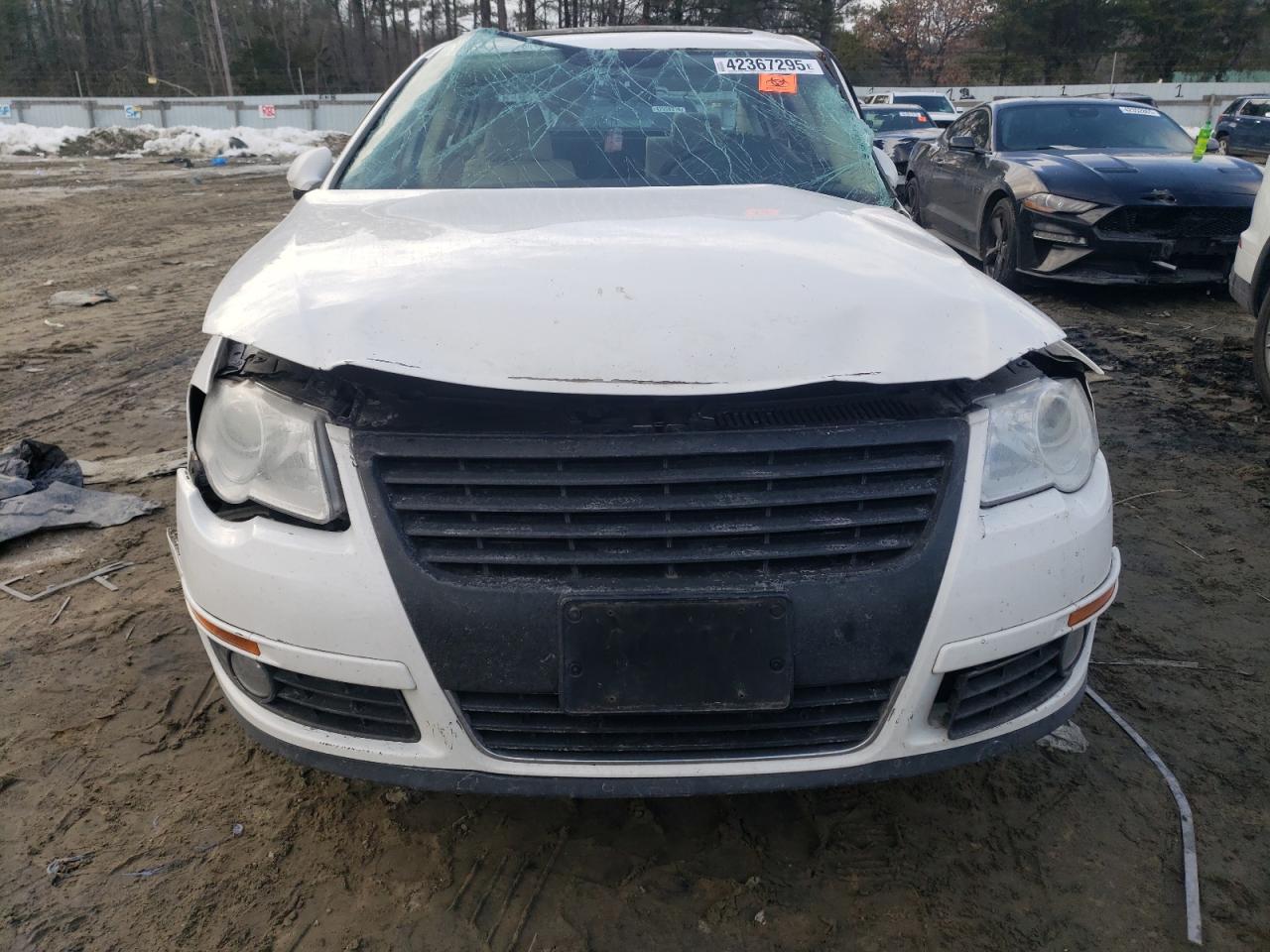 2010 Volkswagen Passat - Image 5
