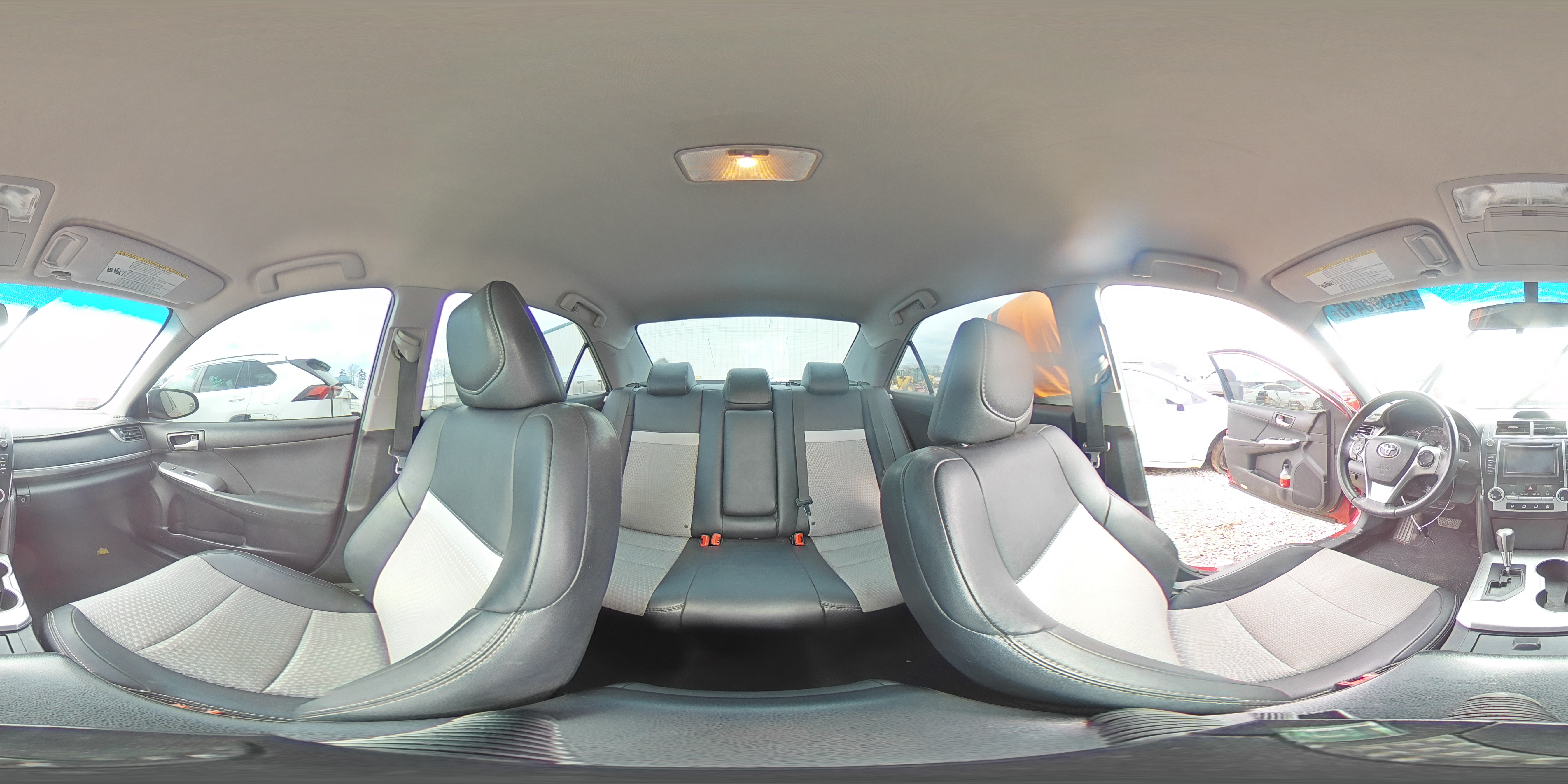 2013 Toyota Camry - Image 13