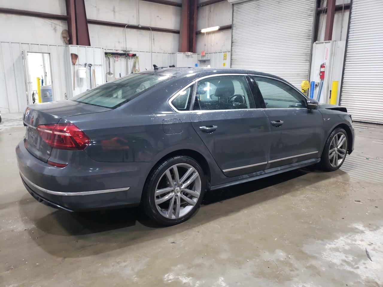 2017 Volkswagen Passat - Image 3