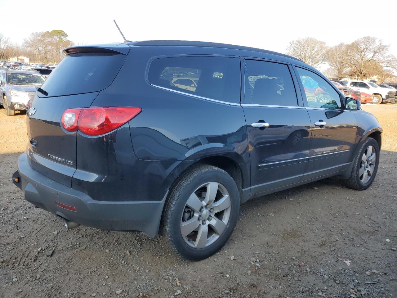 2010 Chevrolet Traverse - Image 3