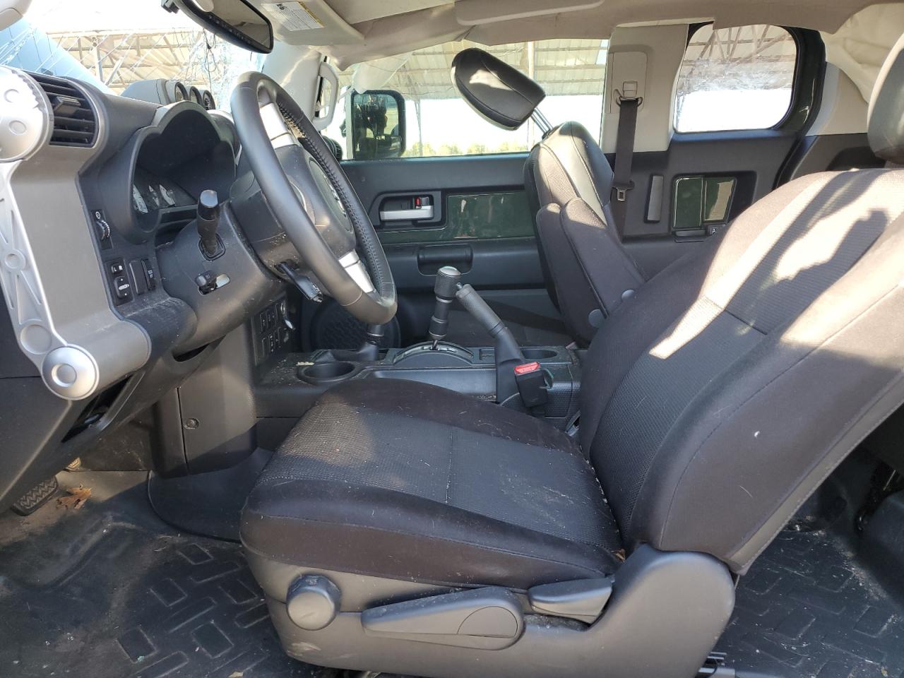 2014 Toyota FJ Cruiser - Image 7