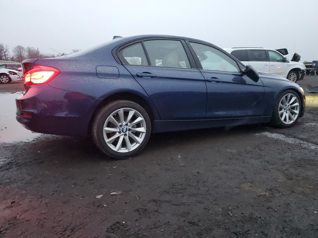 VIN WBA8E5G57JNU47381 2018 BMW 3 SERIES no.3