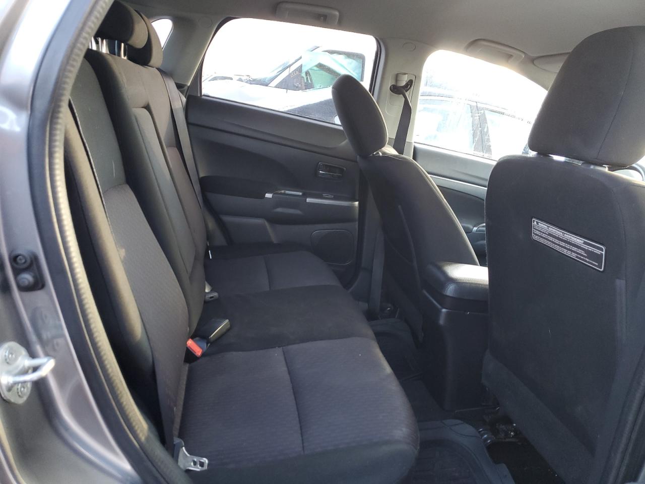 2018 Mitsubishi Outlander - Image 11