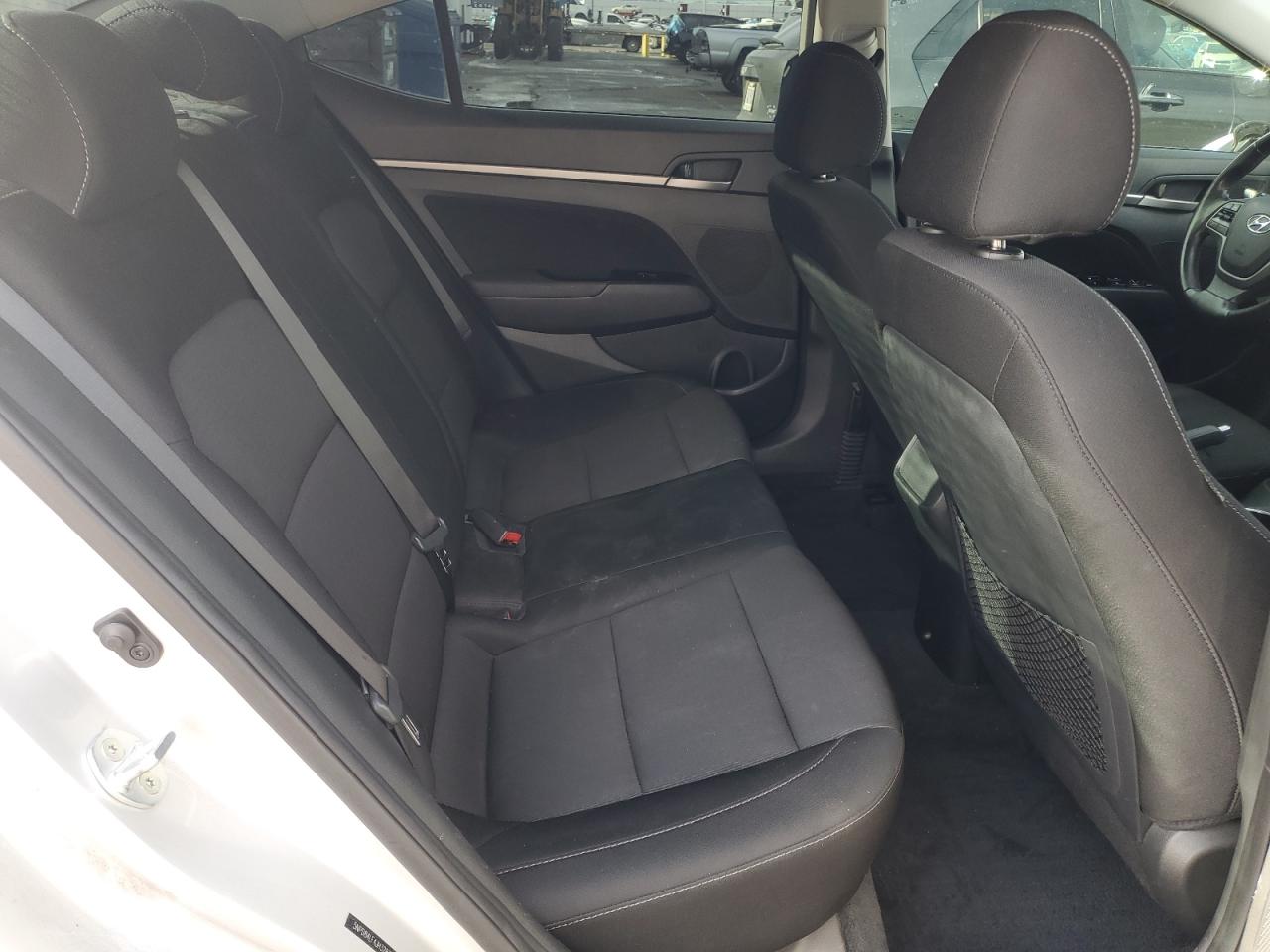 2018 Hyundai Elantra - Image 10