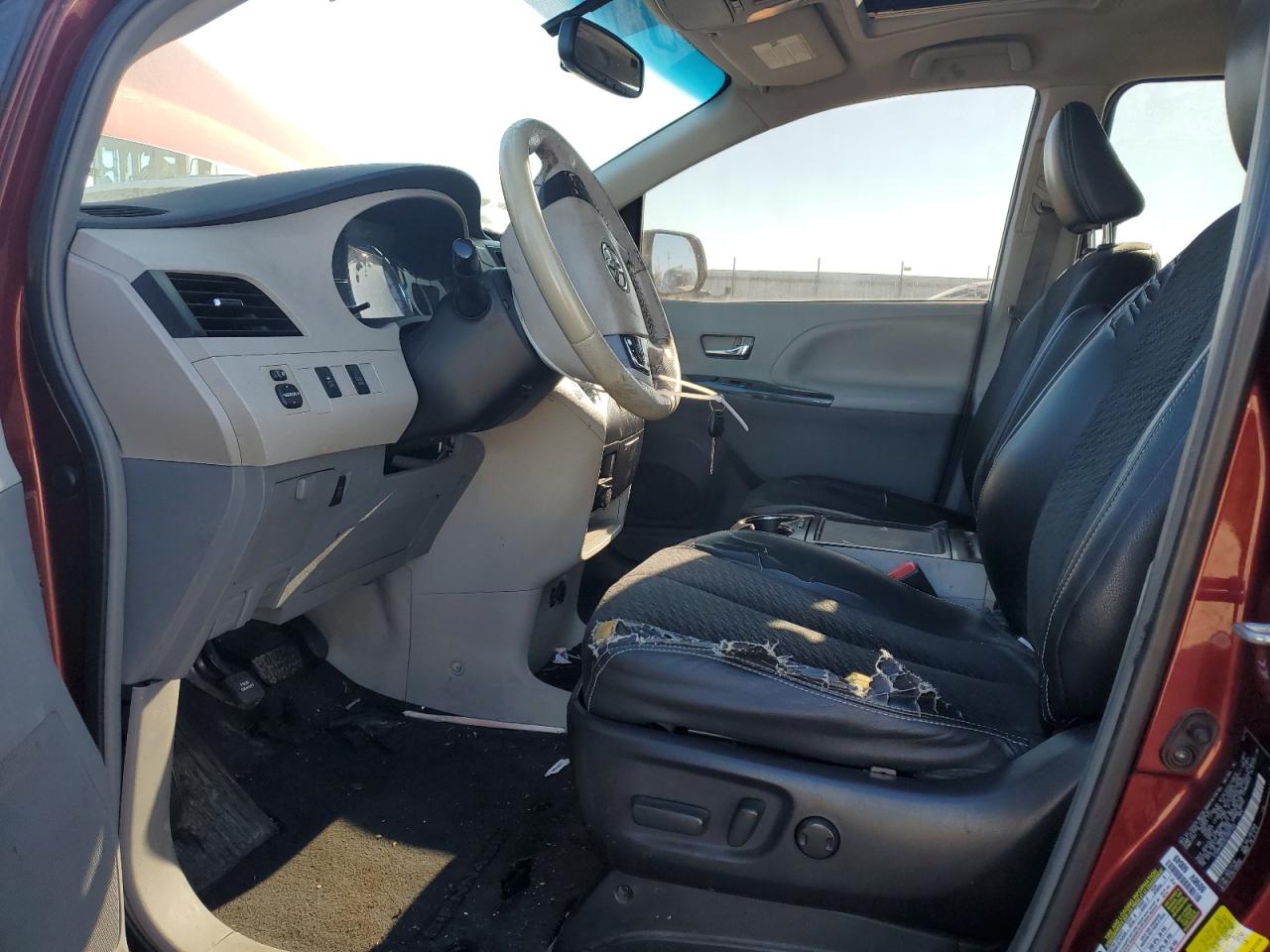 2014 Toyota Sienna - Image 7