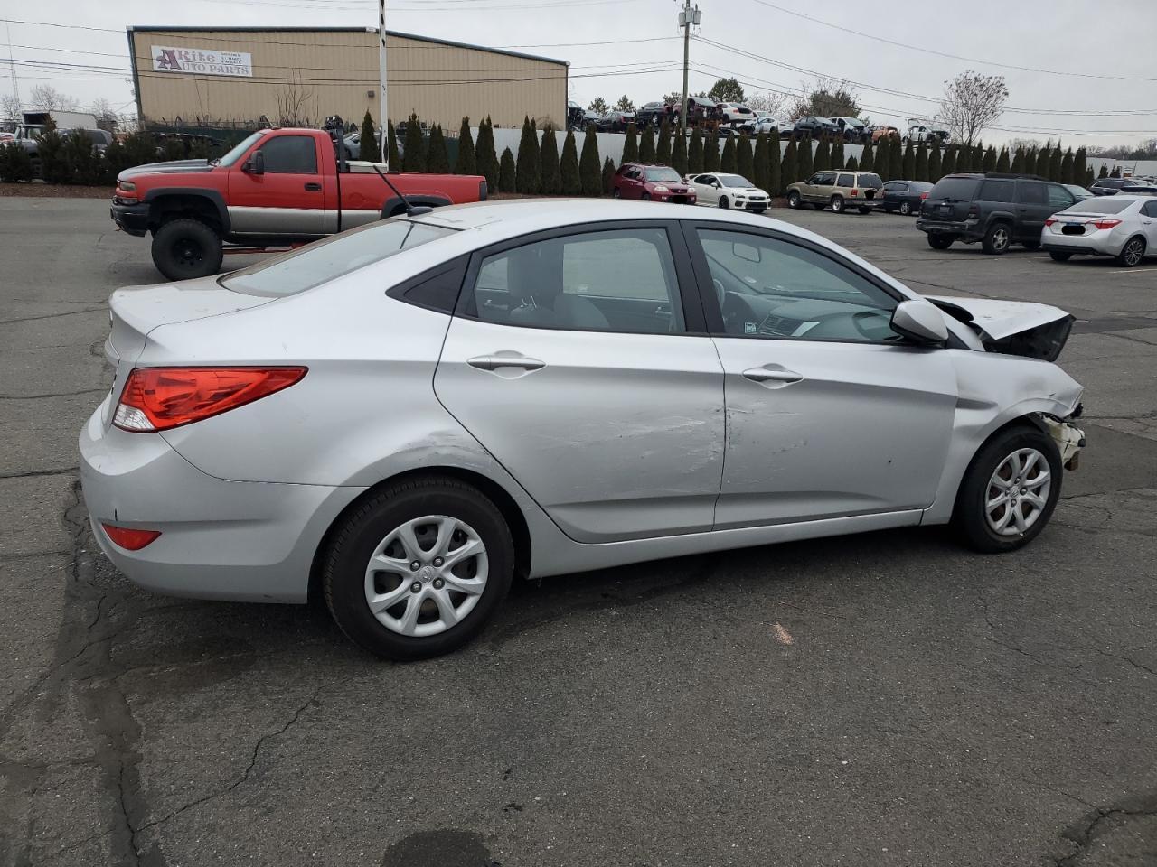 2013 Hyundai Accent - Image 3