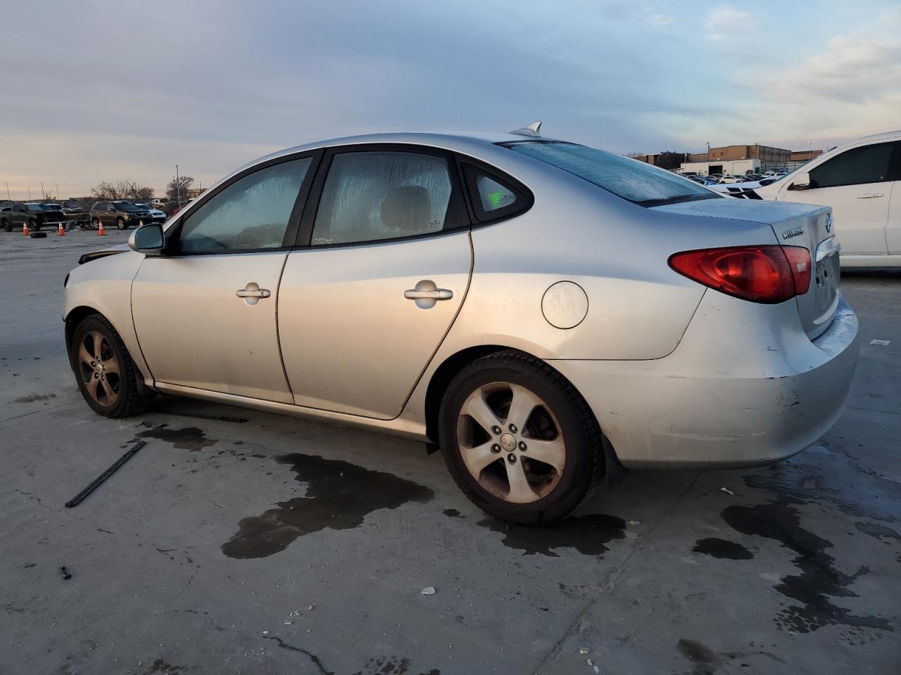 2010 Hyundai Elantra - Image 2