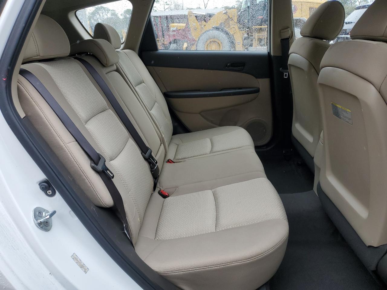 2012 Hyundai Elantra - Image 10