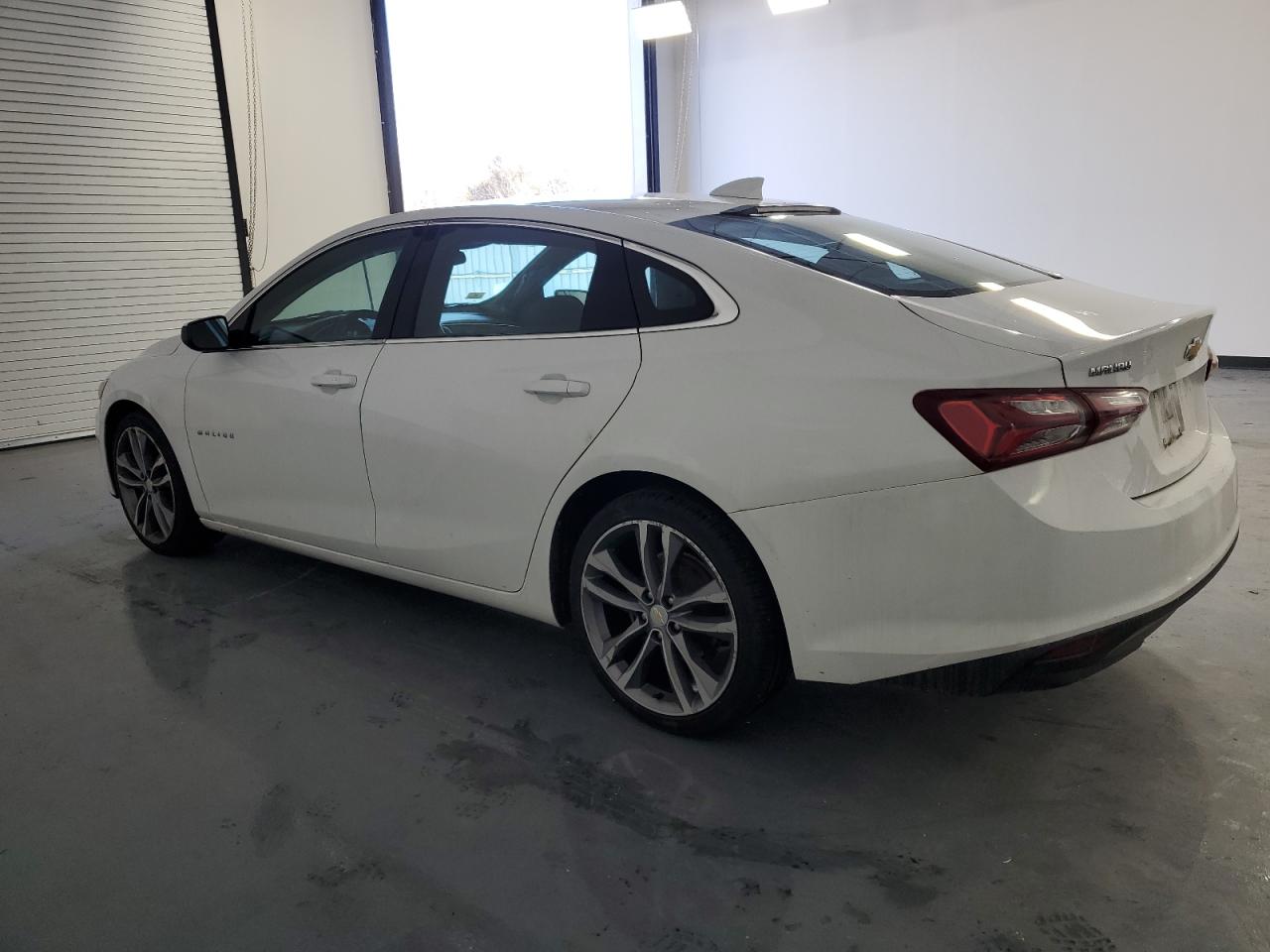 2022 Chevrolet Malibu - Image 2