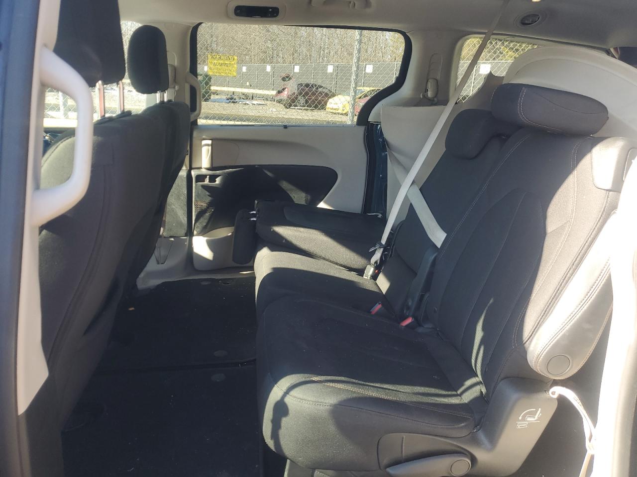 2018 Chrysler Pacifica - Image 11
