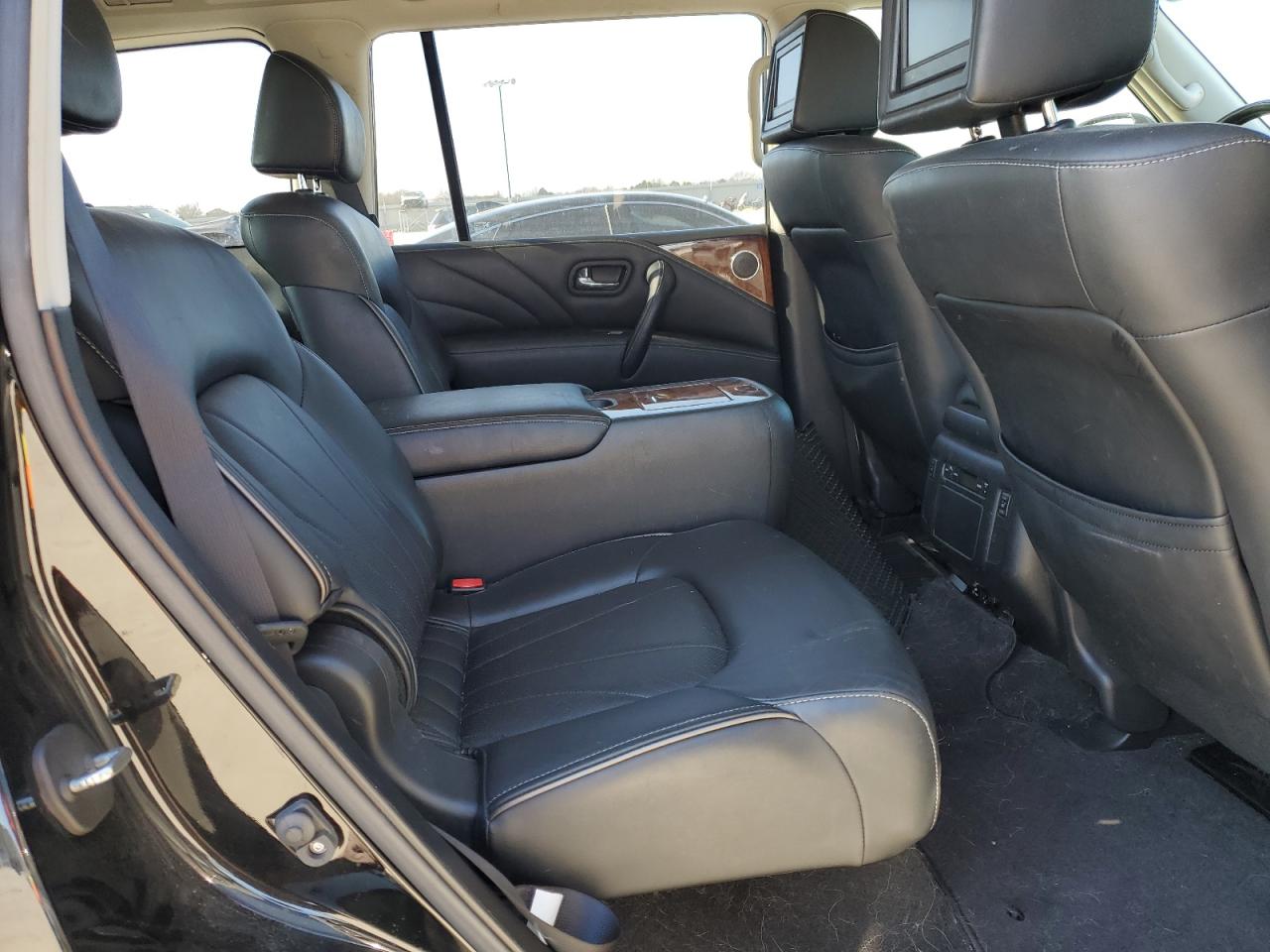 2015 Infiniti QX80 - Image 11