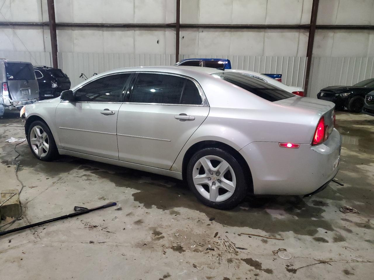 2009 Chevrolet Malibu - Image 2