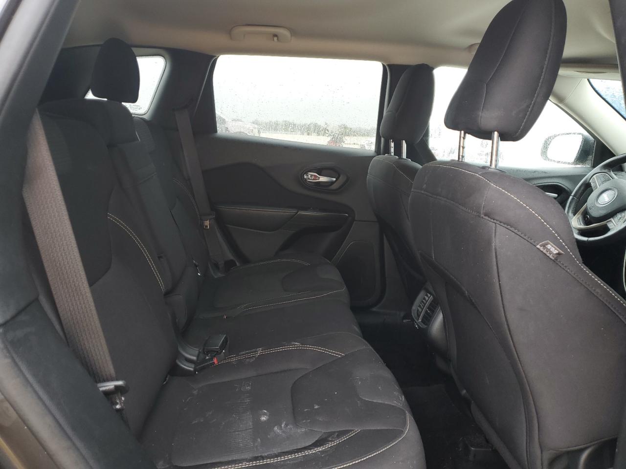 2015 Jeep Grand Cherokee - Image 11