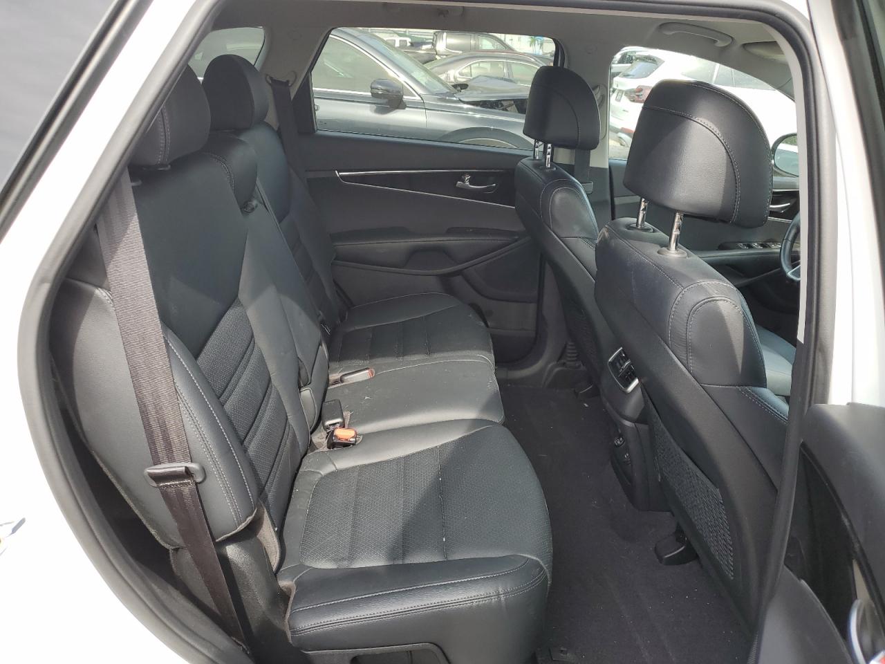 2017 Kia Sorento - Image 11