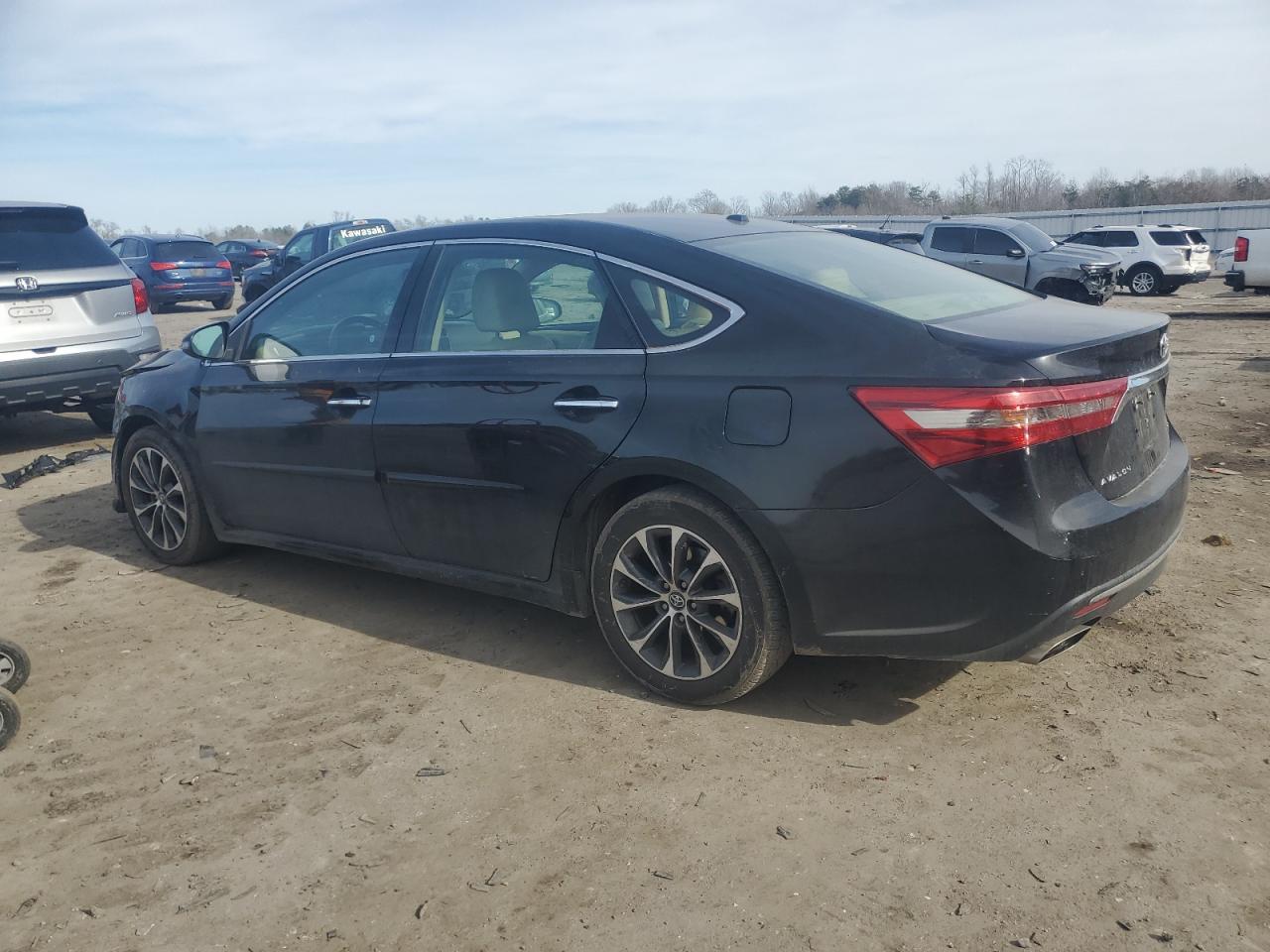 2016 Toyota Avalon - Image 2