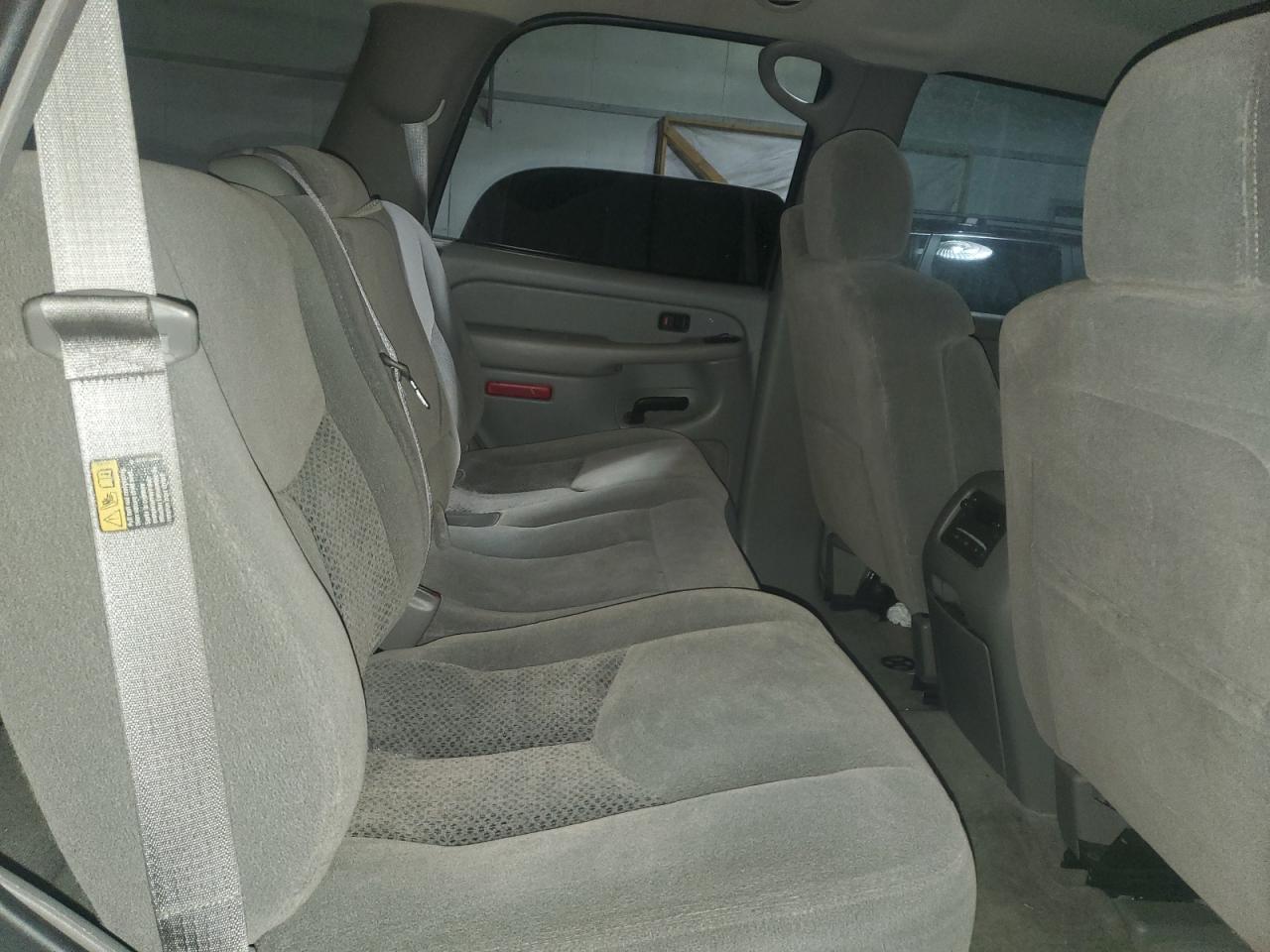 2004 Chevrolet Tahoe - Image 10
