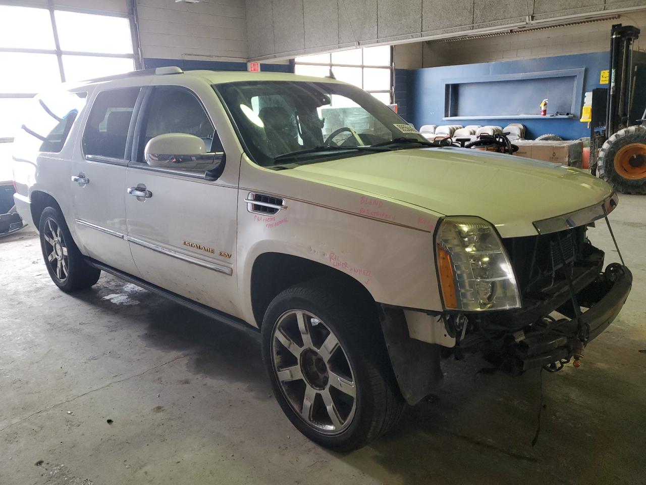 2011 Cadillac Escalade - Image 4