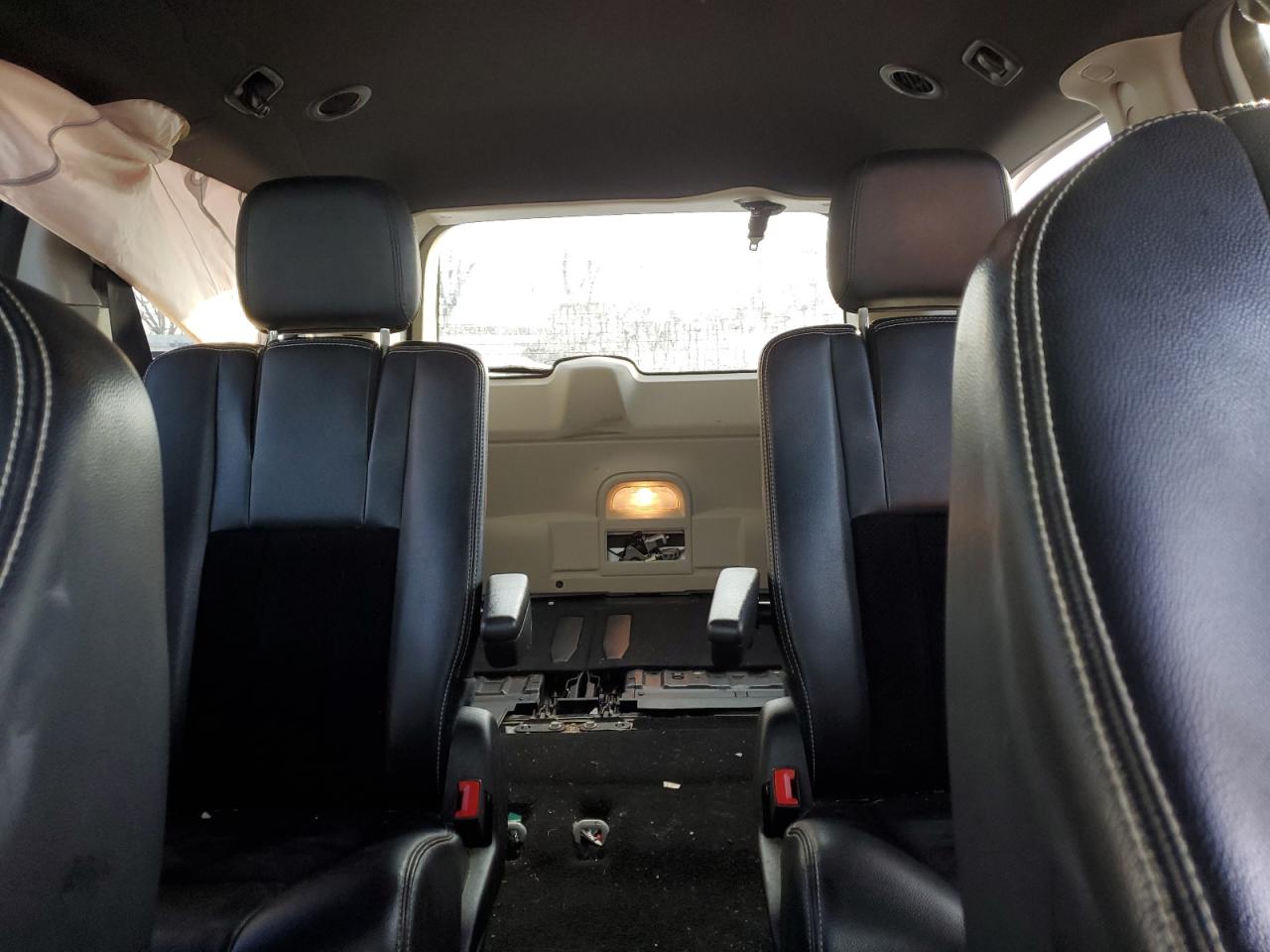 2017 Dodge Caravan - Image 10