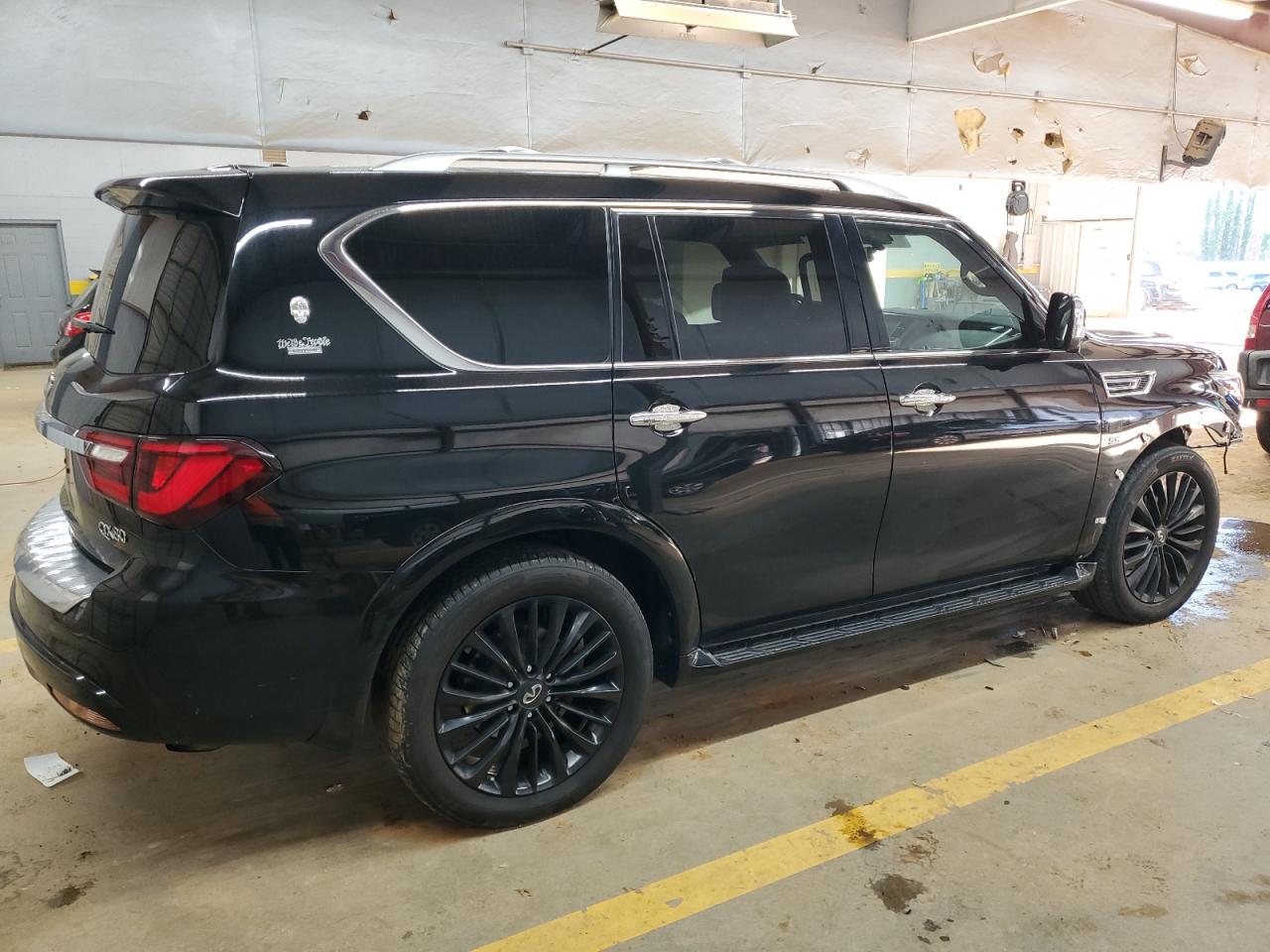 2018 Infiniti QX80 - Image 3