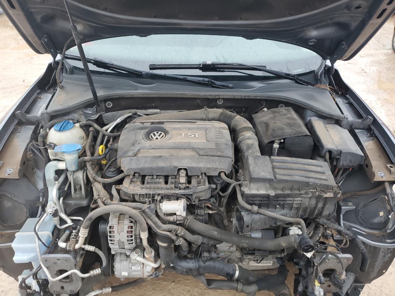 2014 Volkswagen Passat - Image 11