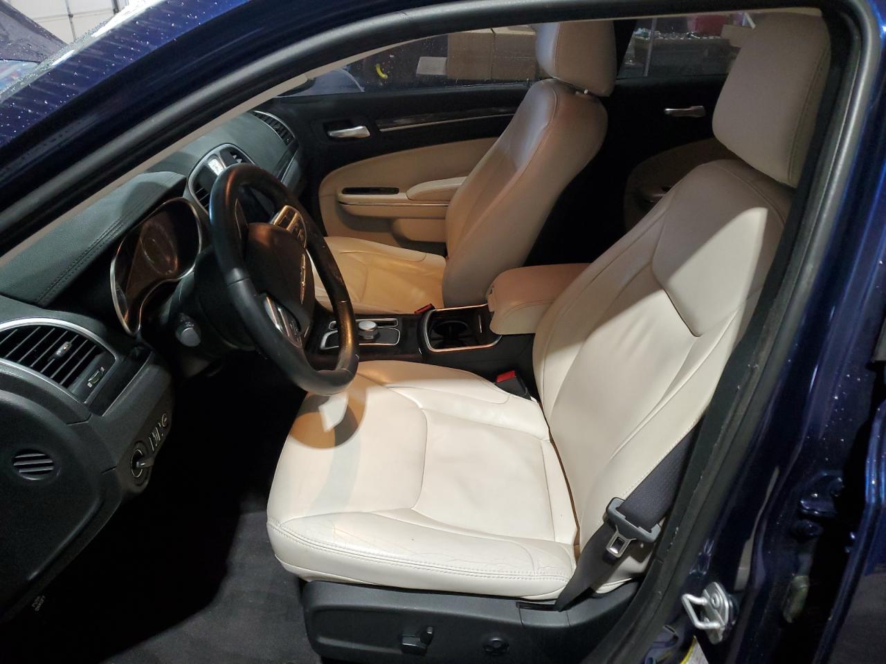 2017 Chrysler 300 - Image 7