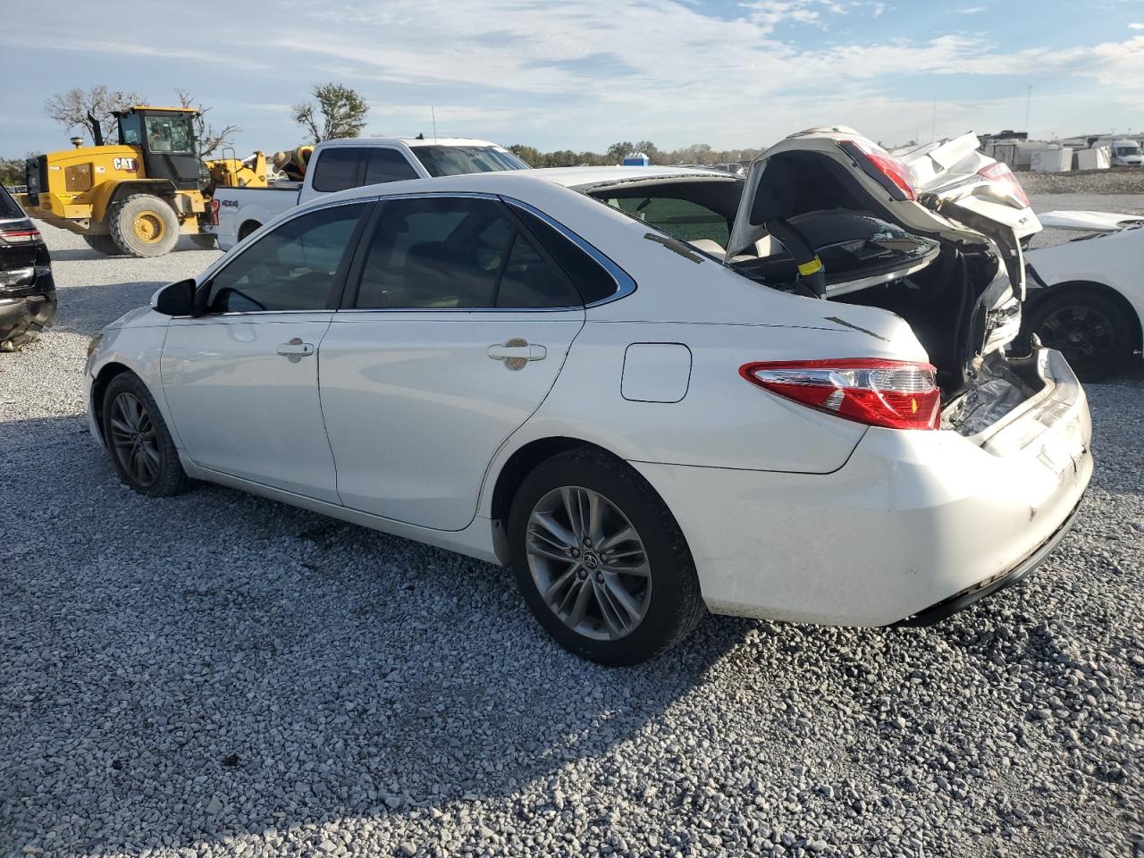 4T1BF1FK9FU098576 2015 TOYOTA CAMRY - Image 2