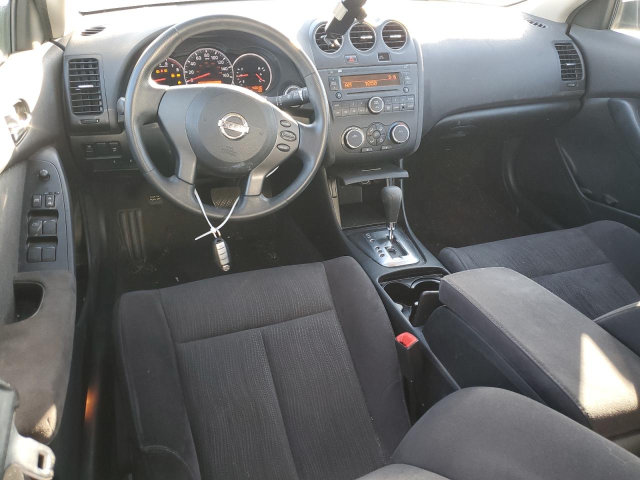 2010 Nissan Altima - Image 8