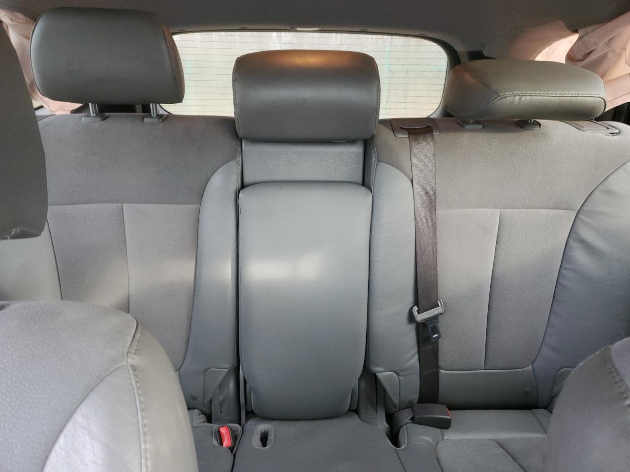 2010 Hyundai Santa Fe - Image 10
