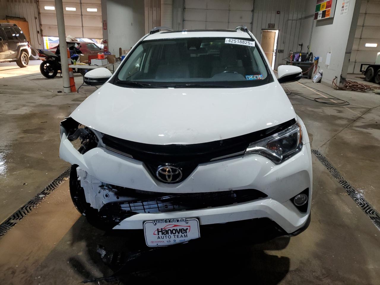 2017 Toyota RAV 4 - Image 5