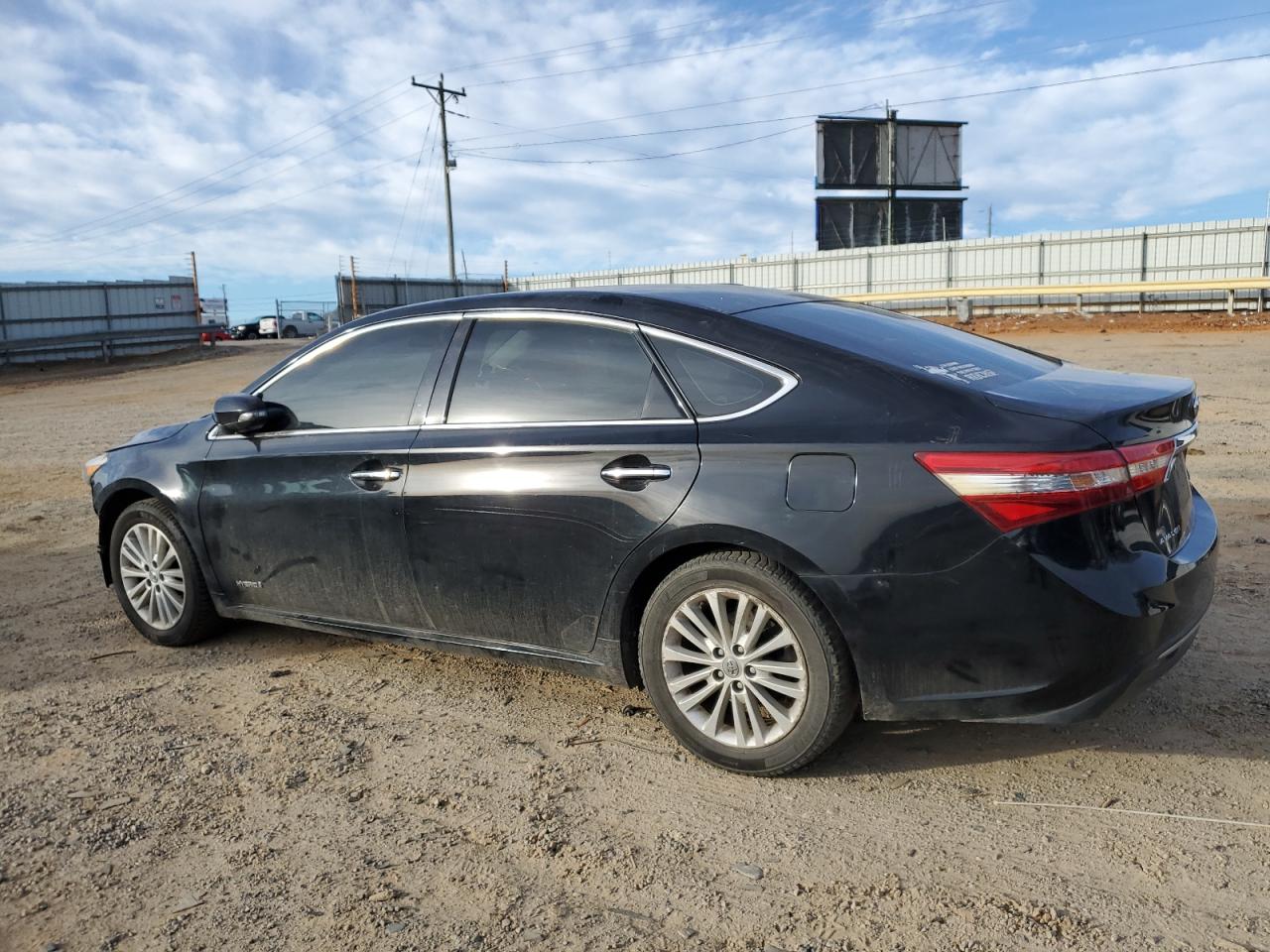 2014 Toyota Avalon - Image 2