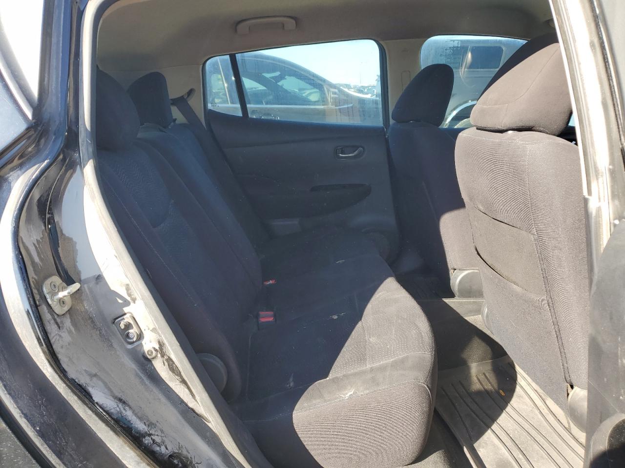 2015 Nissan Leaf - Image 10