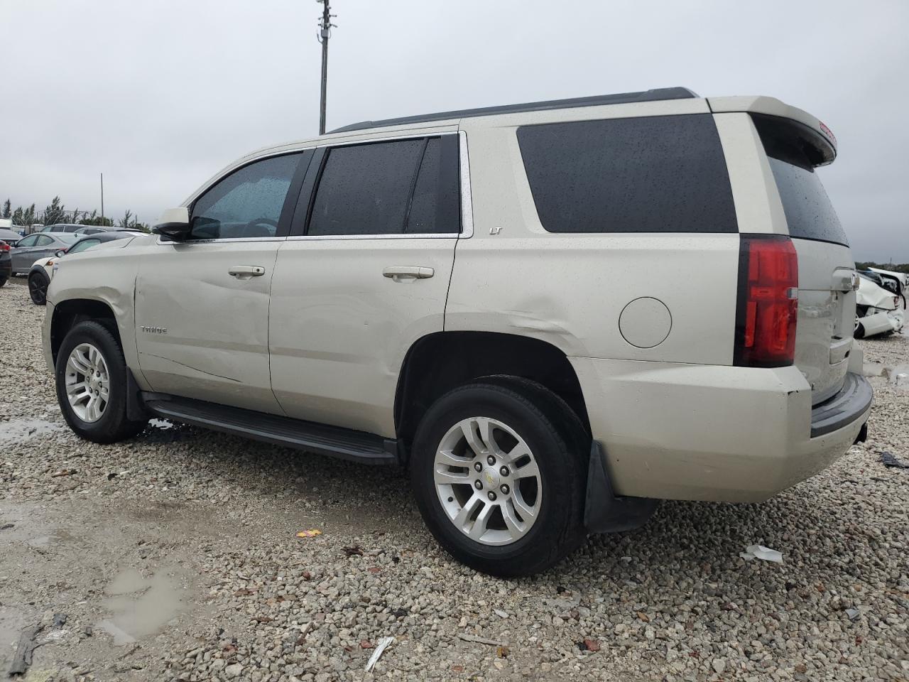 VIN 1GNSCBKC0FR220057 2015 CHEVROLET TAHOE no.2