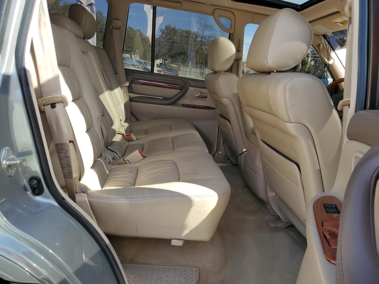 2002 Lexus LX - Image 10
