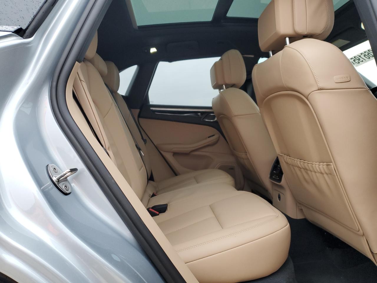 2024 Porsche Macan - Image 11