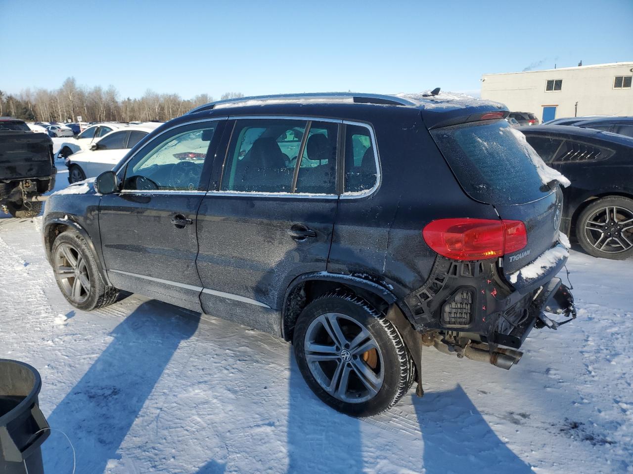 2017 Volkswagen Tiguan - Image 2