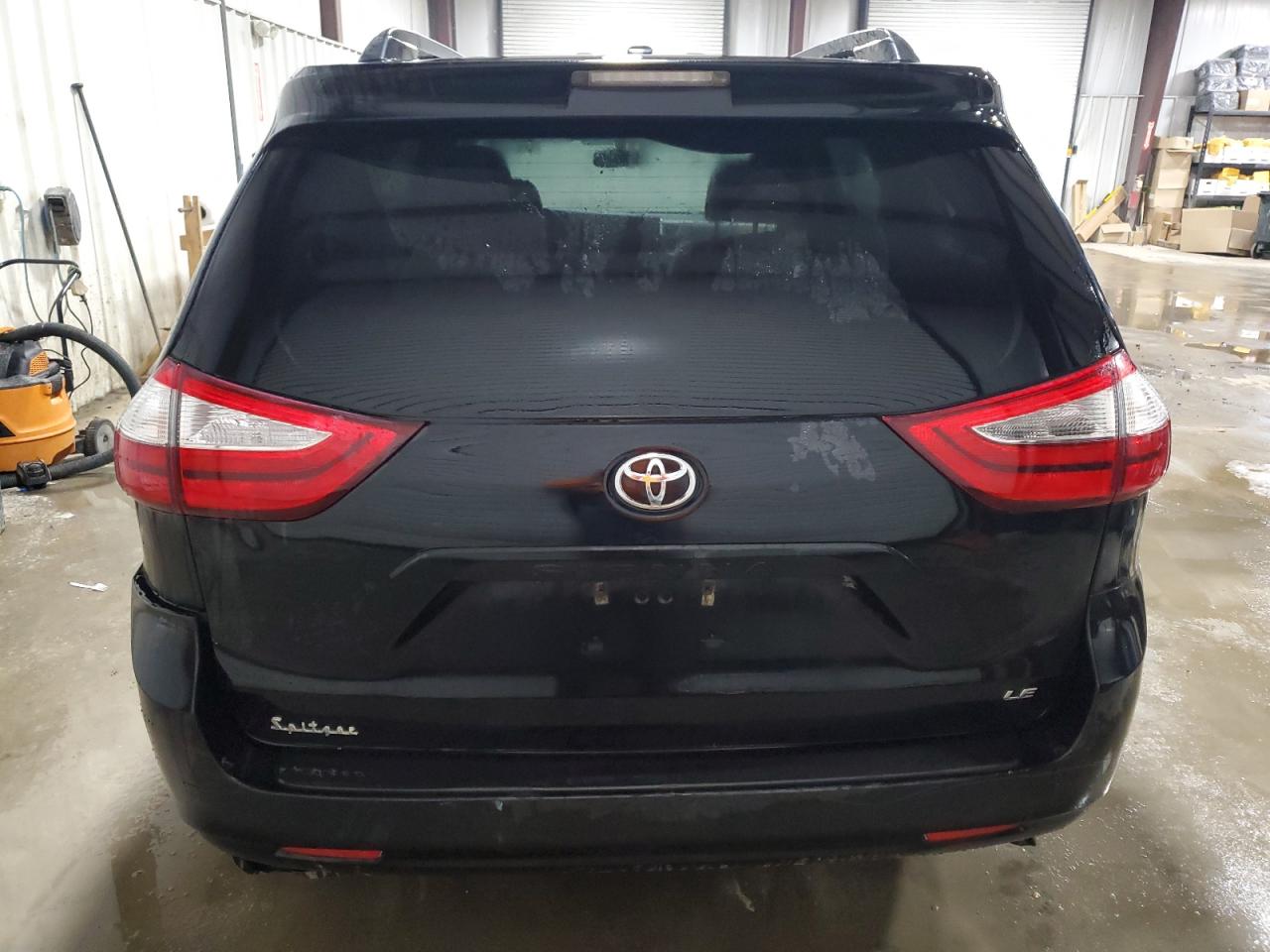 2017 Toyota Sienna - Image 6