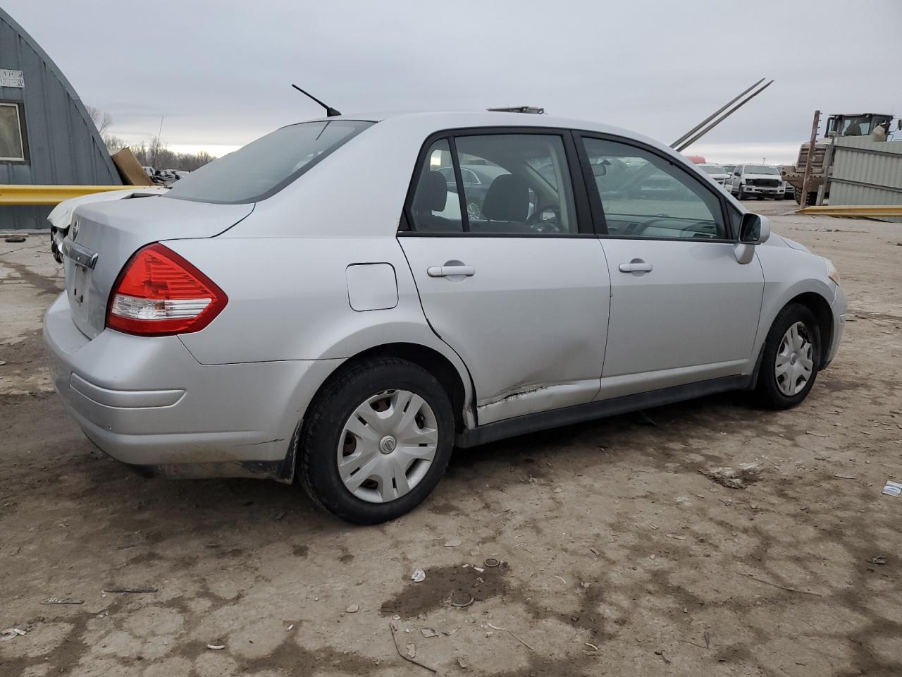 2011 Nissan Versa - Image 3