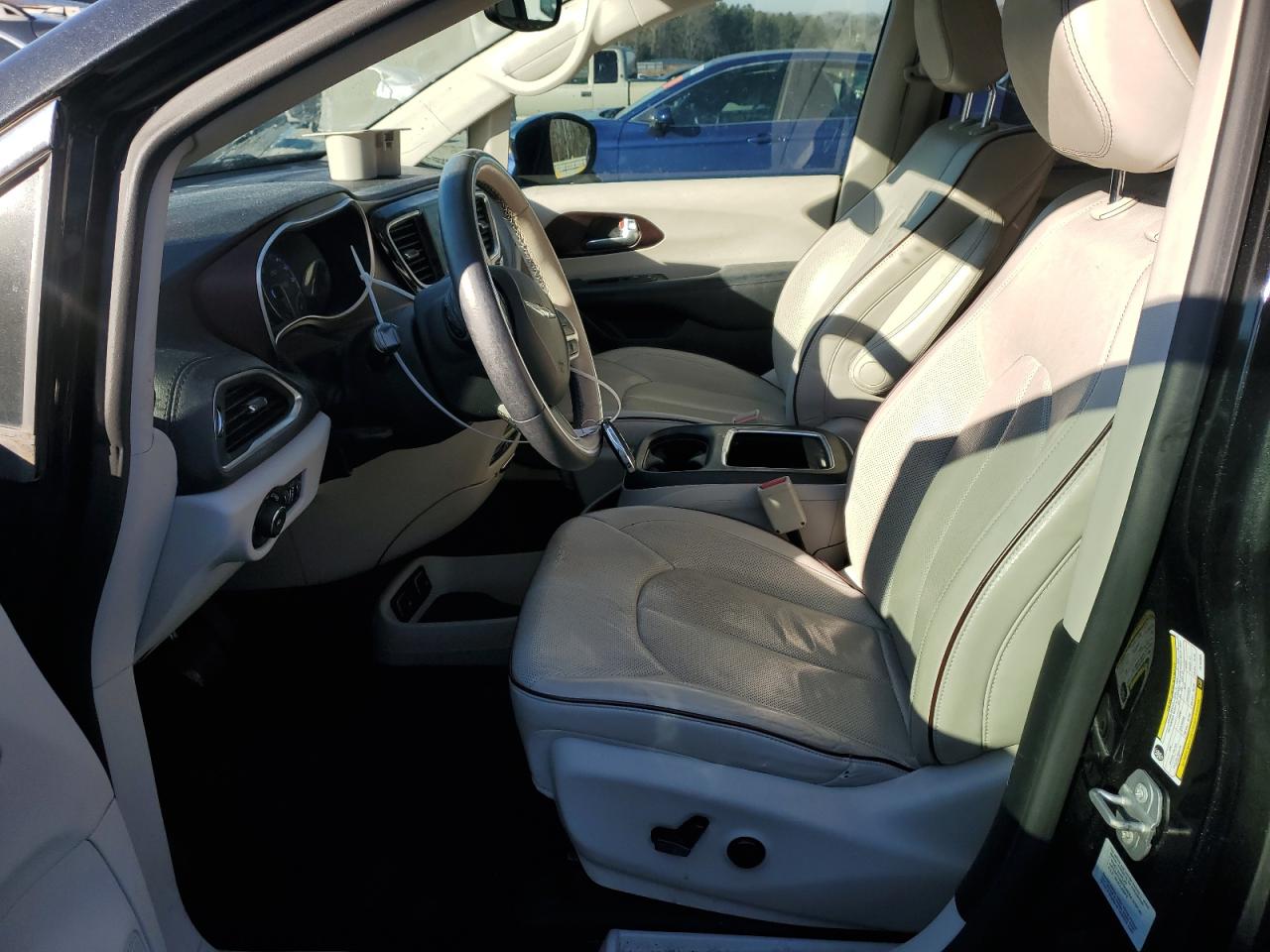 2018 Chrysler Pacifica - Image 7