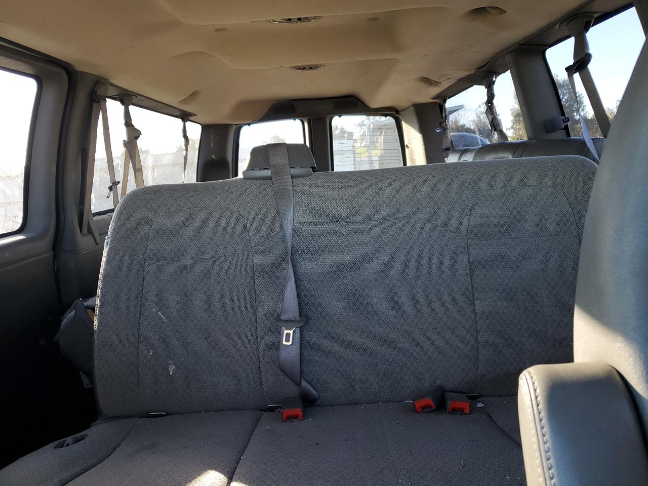 2012 Chevrolet Express - Image 10